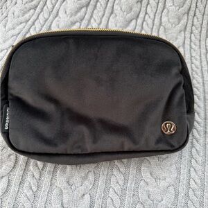 lululemon athletica Everywhere Belt bag Velour